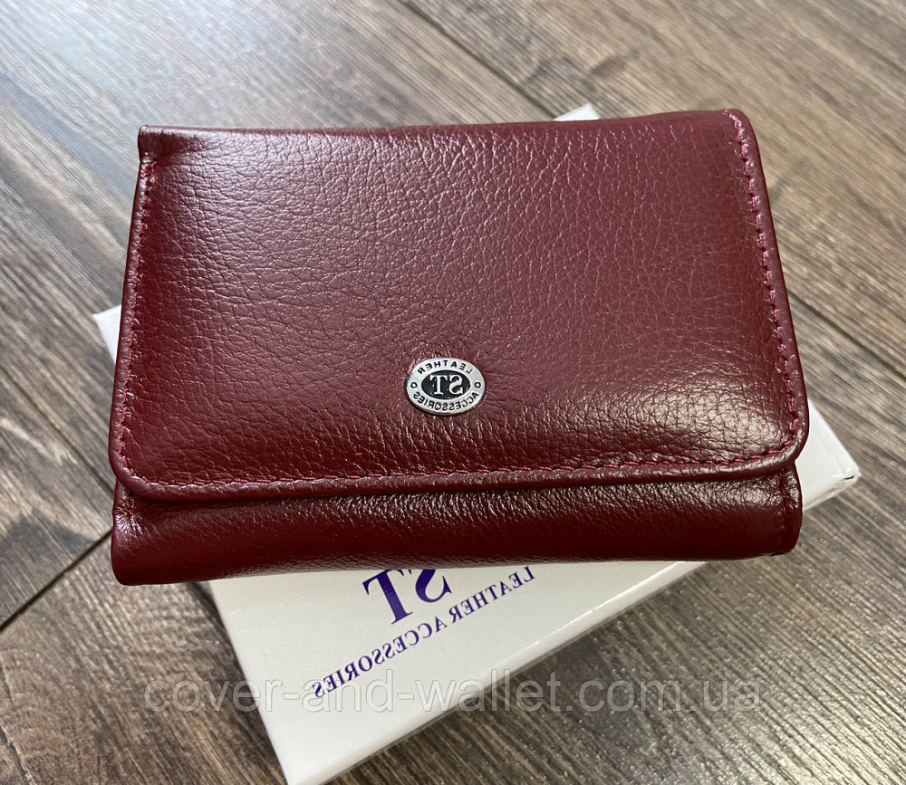 Компактный шкіряний жіночий гаманець бордового кольору ST Leather 403 Київ - фото 1