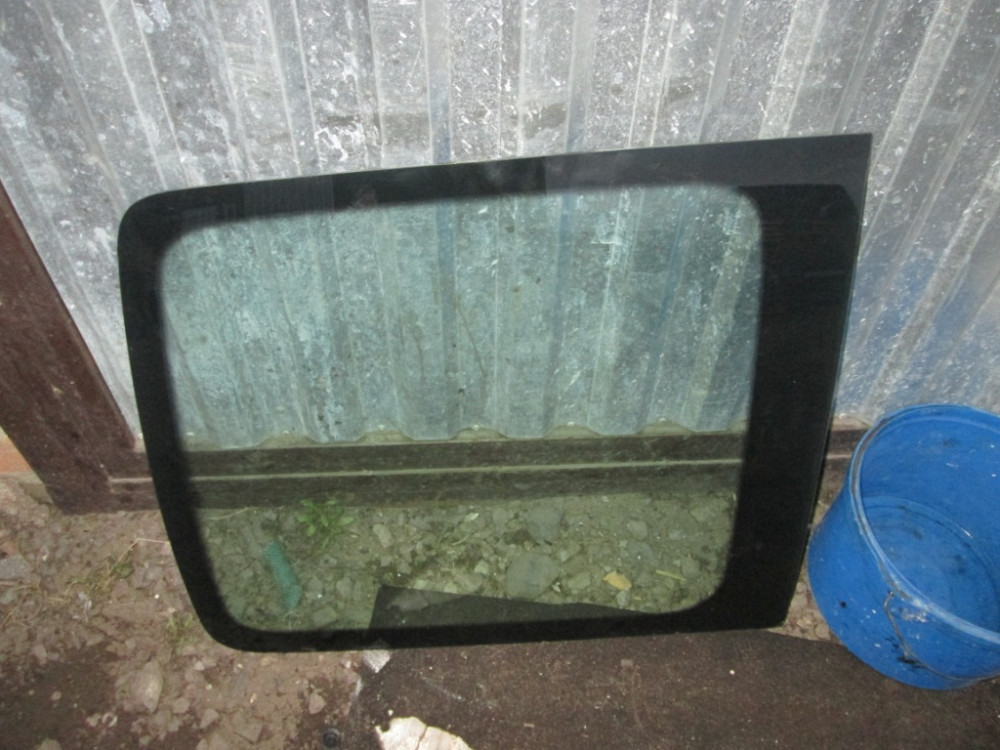 Скло в кузов заднє праве VW Caddy 2004-2010 Ковель - фото 2