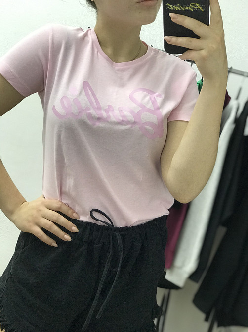 Женская розовая футболка 