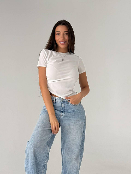 Женская базовая футболка с акцентным низом в виде треугольника креп-дайвинг Белый, 42/44 Одесса - изображение 5