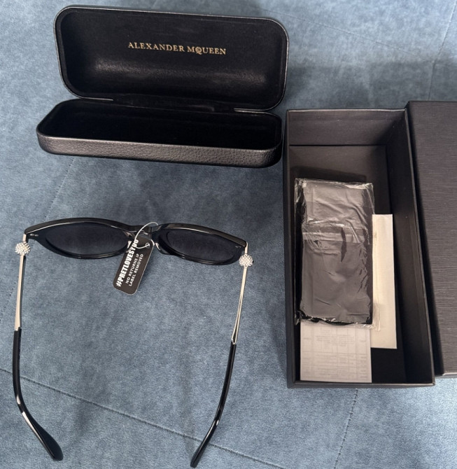 Солцнезащитные очки  Alexander Mcqueen Iconic. Киев - изображение 1
