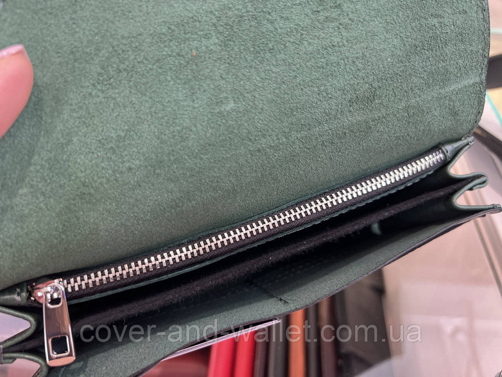Місткий жіночий гаманець зеленого кольору з гладкої шкіри Grande Pelle Festa Київ - фото 10