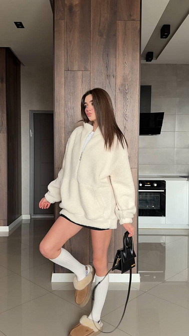 Женский теплый оверсайз худи с молнией из меха баранчика Молочный Одесса - изображение 2