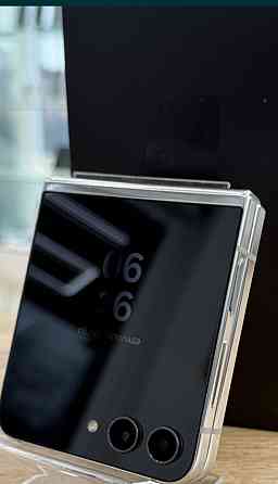 Смартфон Samsung Flip 5 256Gb. Cream. Киев