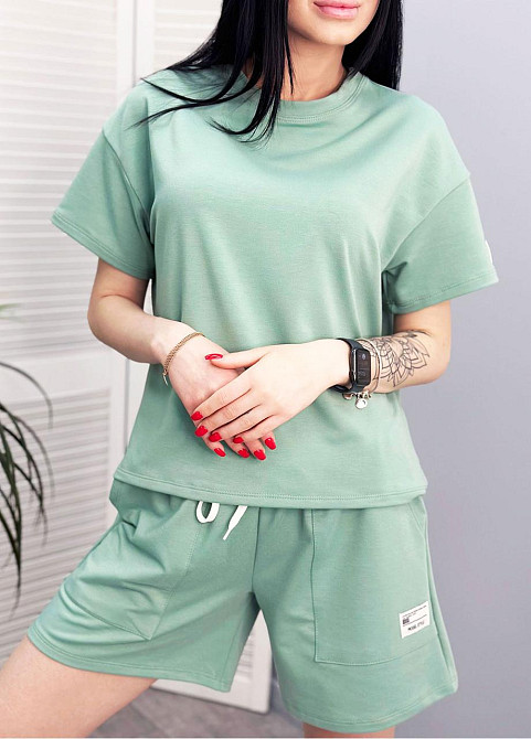 Трикотажный костюм с шортами 