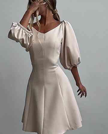 Женское романтическое мини платье с объемным рукавом костюмка Одесса