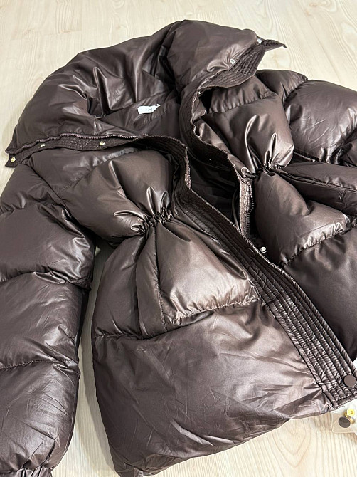 Куртка жіноча Haiziyuan 8055 пуфер глянцева подовжена з утяжкою на талії коричнева, коричневий, M Київ - фото 6