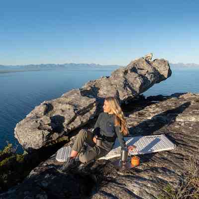 Туристичний килимок Naturehike Самонадувний надлегкий одномісний CNK2300DZ013 35 мм світло-сірий (6976023926976) Вінниця