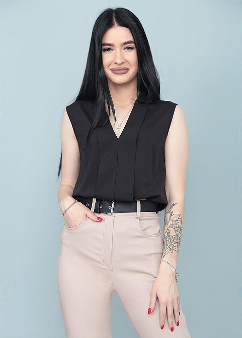 Летняя блузка без рукавов 