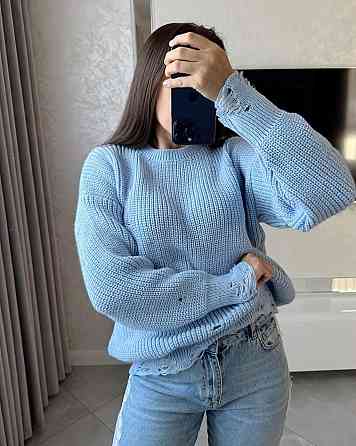Женский уютный оверсайз свитер с рваным эффектом машинная вязка Голубой Одесса