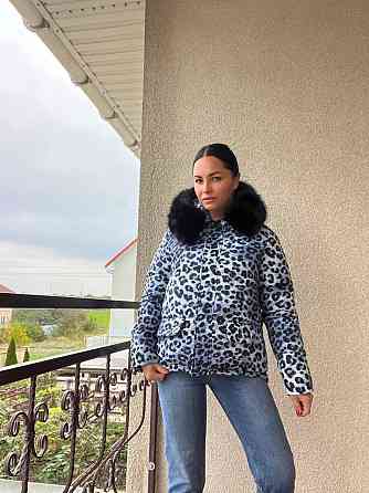 Куртка женская Lady Yep 9063 удлиненная леопардовый принт с меховым капюшоном, серый, 42 Одесса