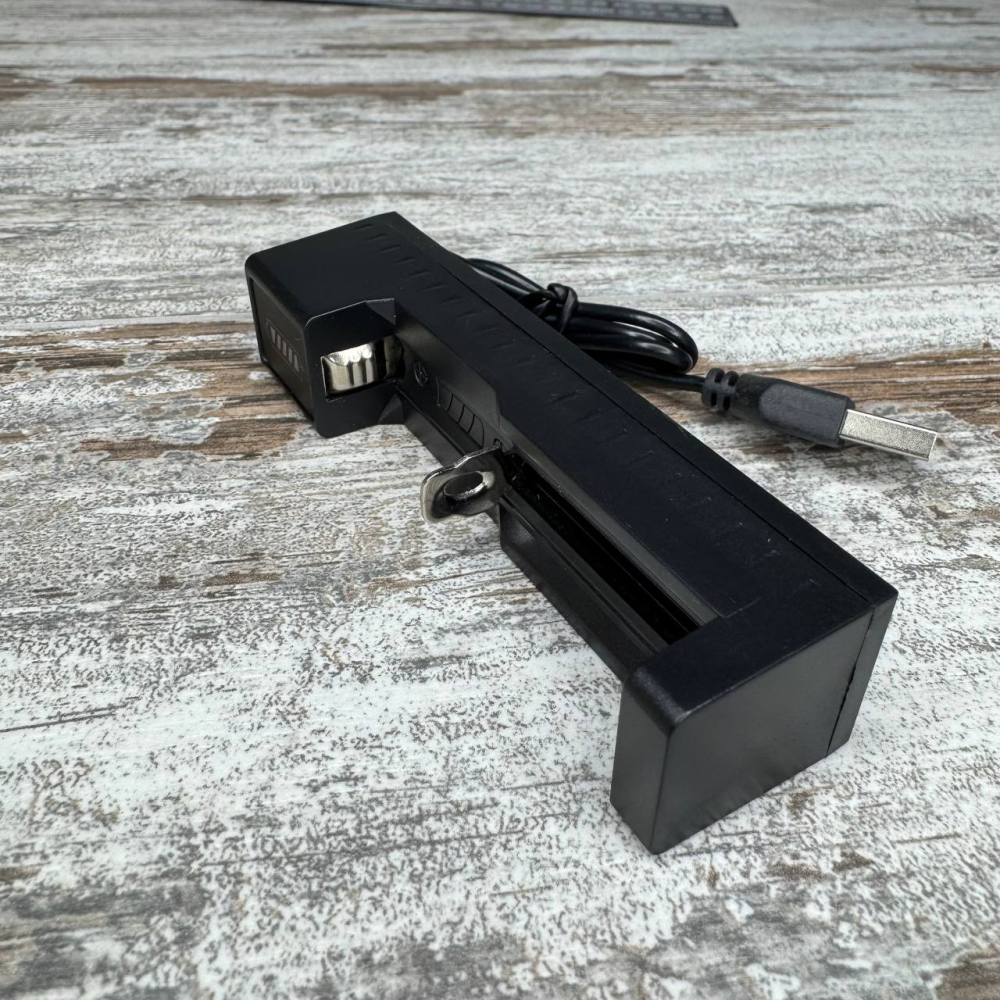 Зарядное устройство USB черное для аккумуляторов 18650, CR123A и других литий-ионных элементов питания Киев - изображение 4