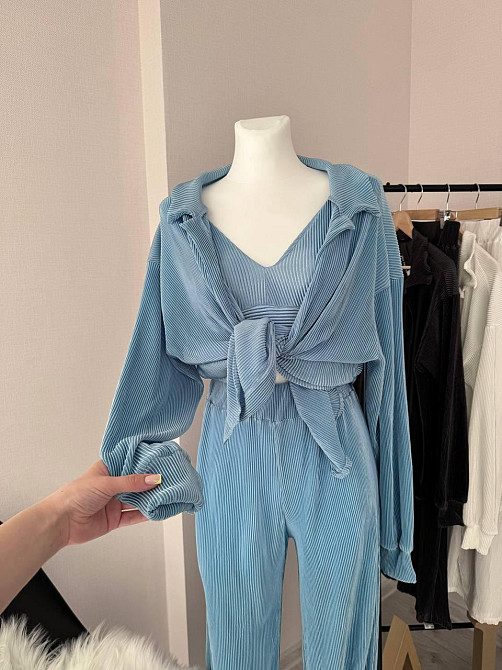 Женский легкий базовый костюм тройка: рубашка топ и штаны плиссе 42/46, Голубой Одесса - изображение 2