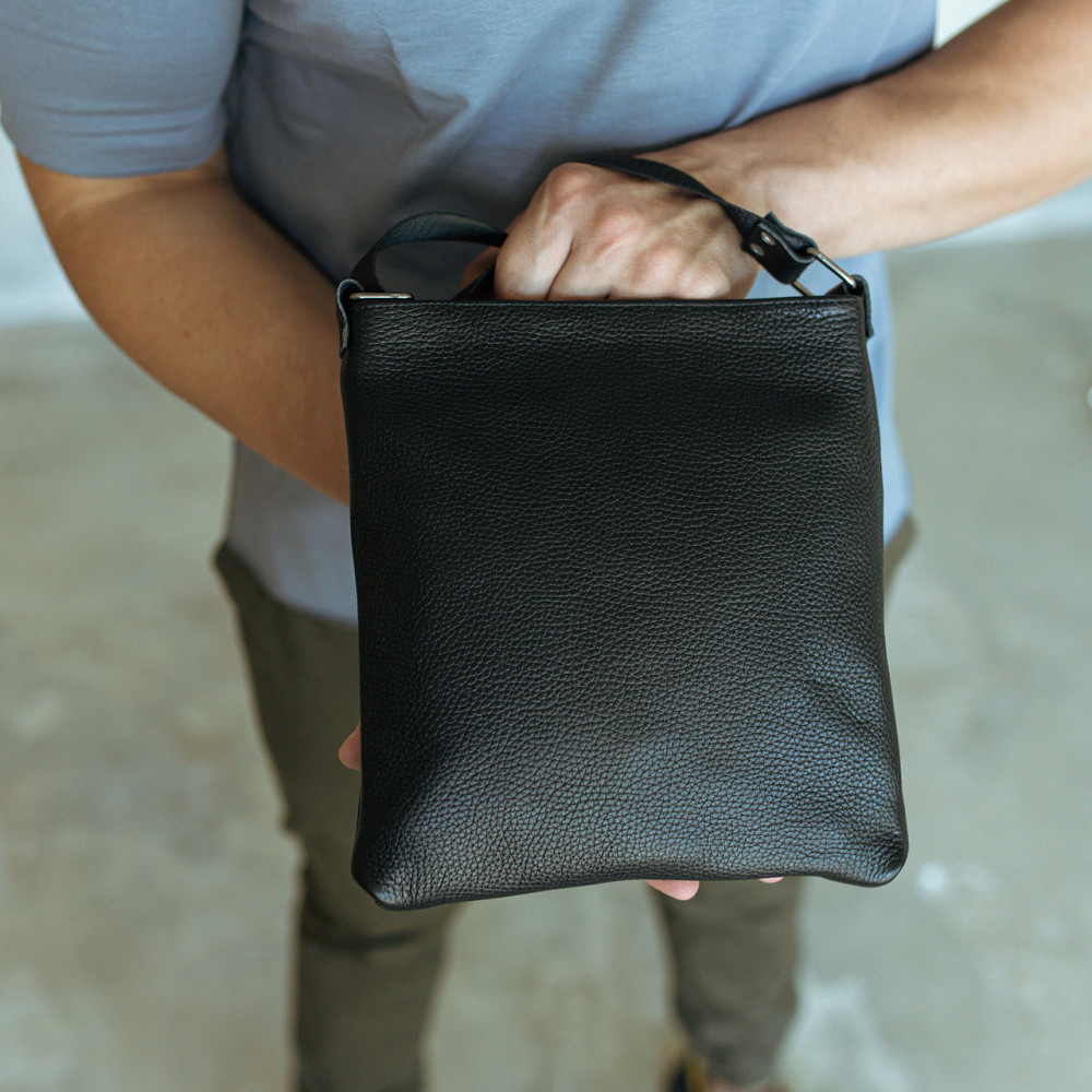 Чоловіча сумка через плече шкіряна Crazy Horse каркасна містка з ременем, чорнаMasterSem Київ - фото 1