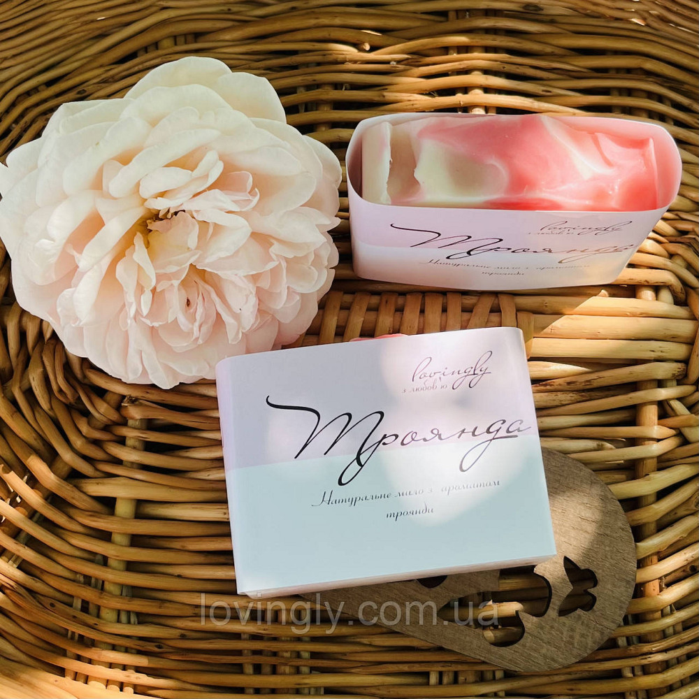 Натуральне мило з ефірною олією троянди на дерев’яній мильниці з акації Ірпінь - фото 1
