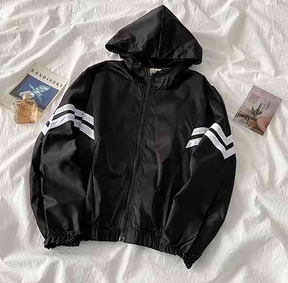 Жіноча спортивна вітровка з капюшоном плащівка. Чорний Одеса