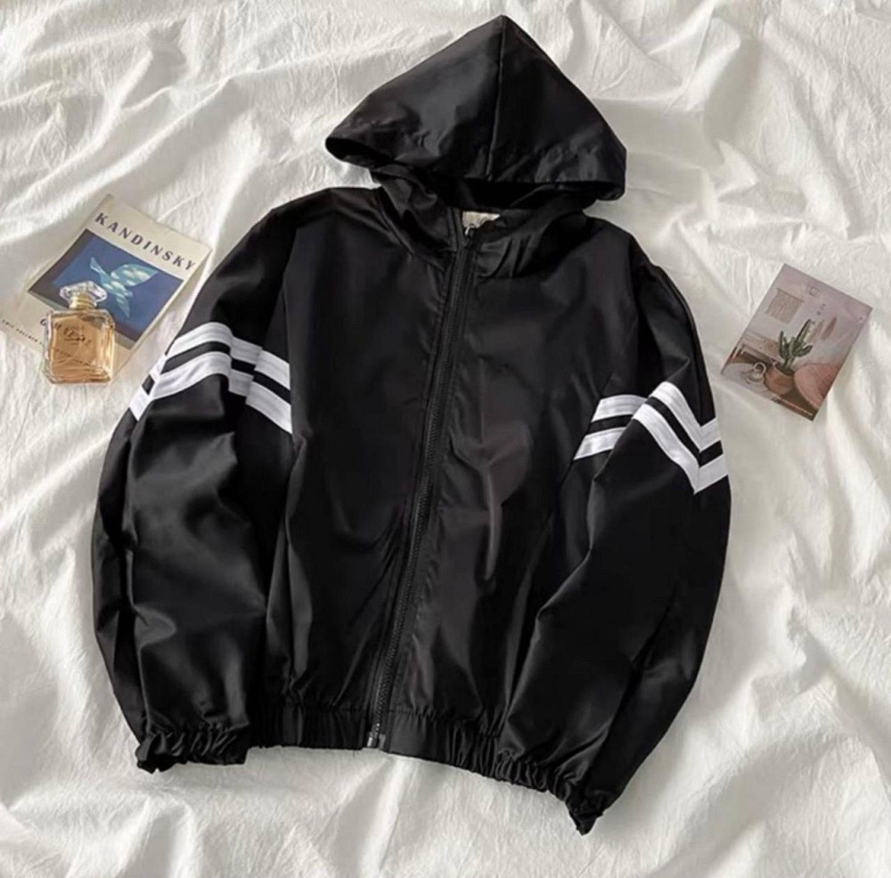 Жіноча спортивна вітровка з капюшоном плащівка. Чорний Одеса - фото 1