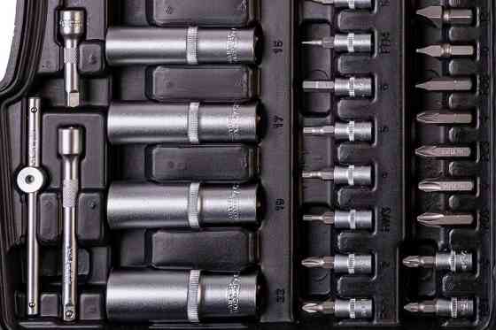 Набір насадок торцевих MASTERTOOL PROFI CrV 1/4"-1/2" тріскачка 72Т 111 шт. кейс 78-5111 Рівне