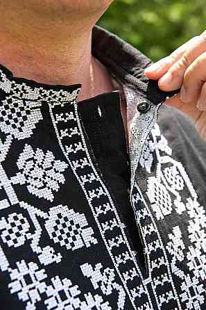 Мужская вышиванка с длинным рукавом черная с белой вышивкой, нарядная рубашка с вышивкой, мужские вышиванки Киев