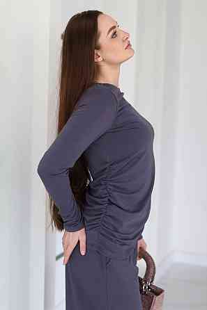 Женский базовый костюм с широкими штанами 