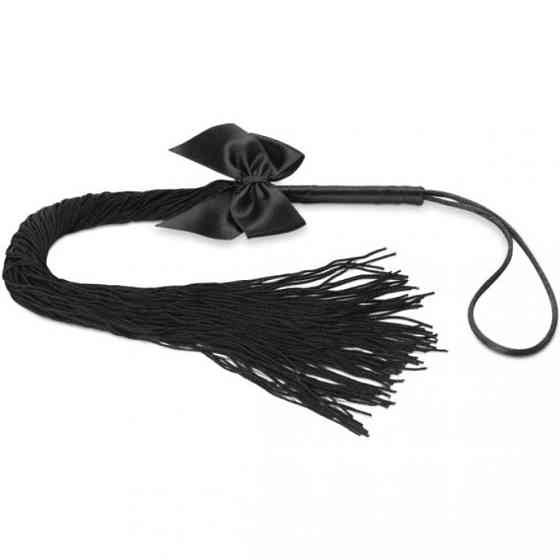 Плетка Bijoux Indiscrets - Lilly - Fringe whip украшена шнуром и бантиком Sex Aura Киев