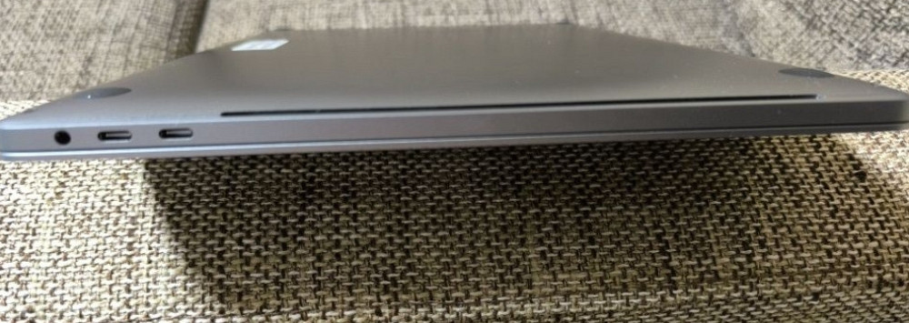 Ноутбук: MacBook Pro 16 