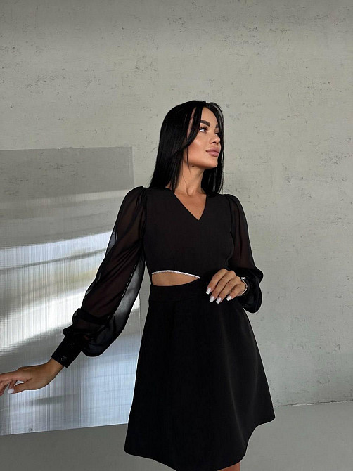 Жіноча елегантна сукня з асиметричним ефектним вирізом і шифоновими рукавами костюмка Чорний, 44 Одеса - фото 1