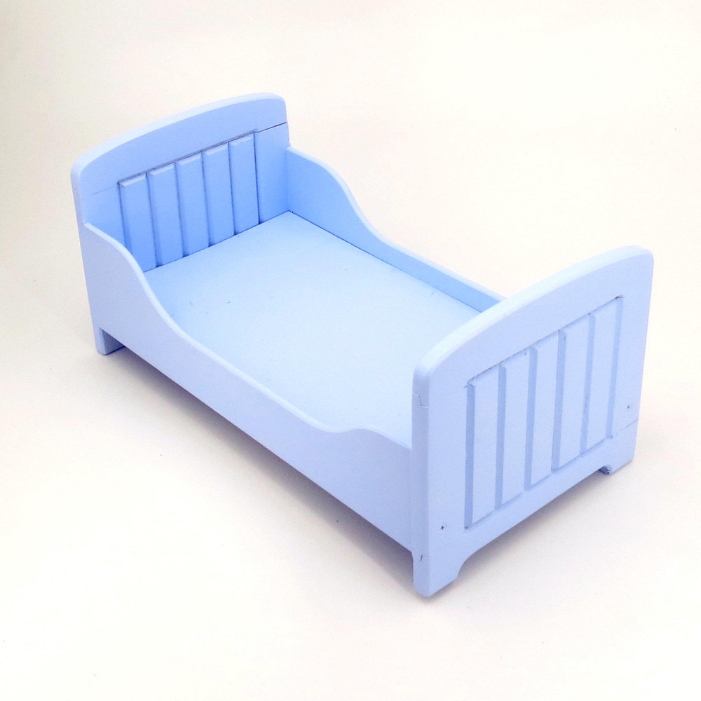Кровать для кукол 