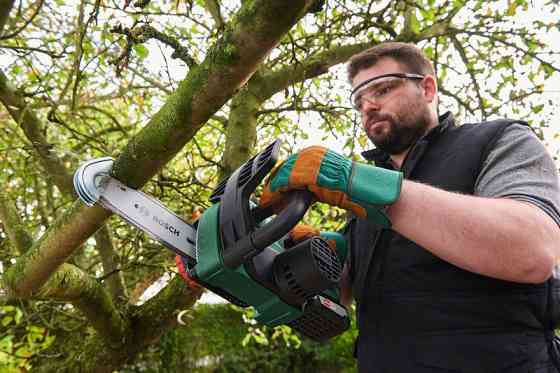 Пила ланцюгова акумуляторна Bosch UniversalChain 18 18В акб 1х2.5А·год шина 20см ланцюг Oregon 3кг Киев