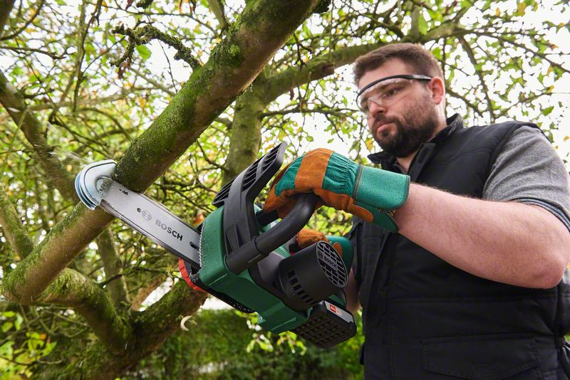 Пила ланцюгова акумуляторна Bosch UniversalChain 18 18В акб 1х2.5А·год шина 20см ланцюг Oregon 3кг Киев - изображение 4