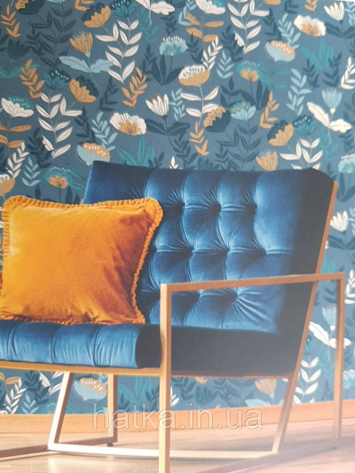 Шпалери вінілові Lutece Melody 51194511 квіти листя блакитні коричневі зелені білі на синьому тлі Київ - фото 1
