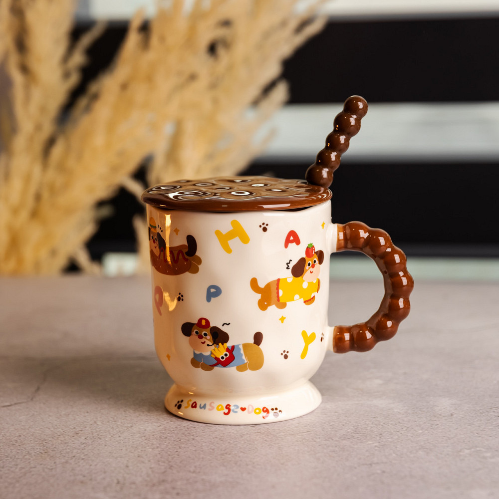 Yiwu Новорічна порцелянова чашка "Весела Такса" з кришкою та ложкою 400 мл, Святкова кружка чаш Коломия - фото 1