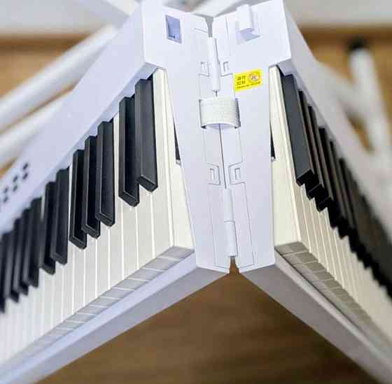 Біле цифрове піаніно 88 клавіш + чохол, педаль, пюпітр | OLX доставка. Харків