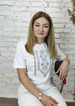 Женская белоснежная вышиванка - футболка с желто голубым орнаментом L Киев