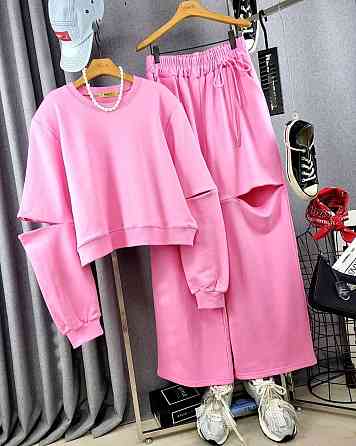 Женский стильный спортивный прогулочный костюм двойка с разрезами на кофте и брюках двунитка люкс + рибана Барби Одесса