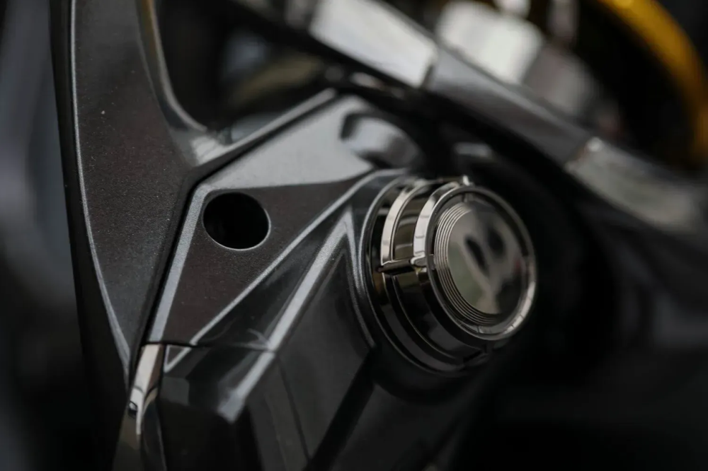 Котушка спінінгова Shimano TwinPower 20 C2000S Вінниця - фото 8