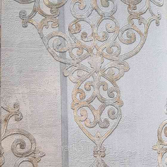 Шпалери метрові вінілові на флізелін 24 Carati Cristiana Masi вензель великий золотом на сіро блакитному Київ