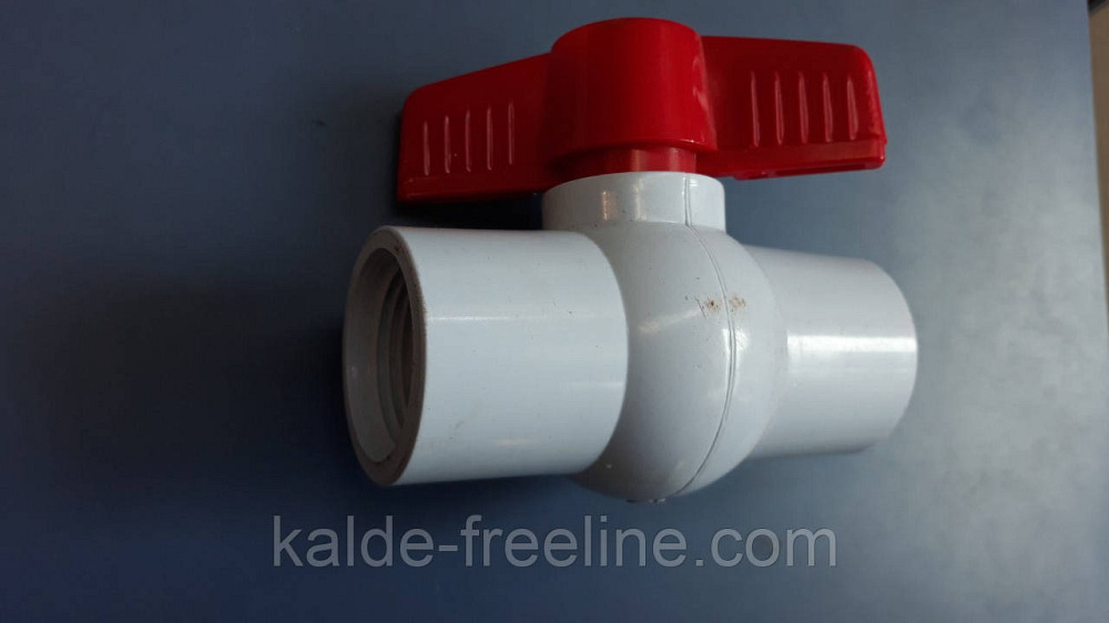 Кран пластиковый с резьбой 3/4