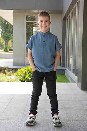 Сорочка дитяча лляна колір джинс для хлопчиків із коротким рукавом, льон, топ Юрма одяг Київ