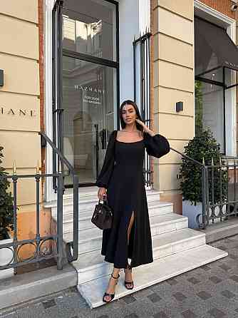 Женское праздничное сдержанное макси платье с разрезом костюмка Черный, 46/48 Одесса