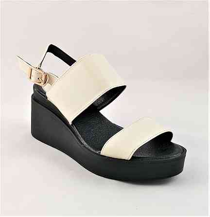 Жіночі Сандалі Шкіряні Босоніжки на Танкетці Платформа Білі Літні (розміри: 37) - 76-6;79-4 Дніпро