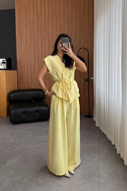 Женский летний брючный костюм двойка: жилетка и брюки костюмка Лимонный, 48/52 Одесса - изображение 1