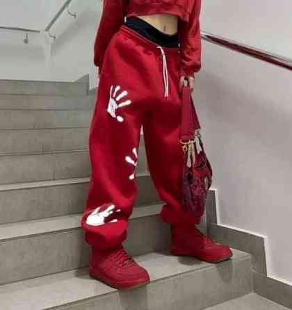 Женские стильные утепленные оверсайз брюки с эффектным принтом трехнитка на флисе Одесса