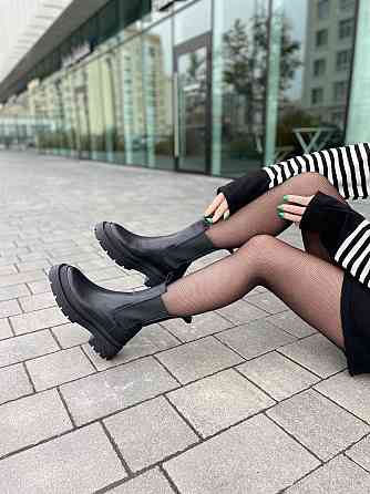 SOTHBY'S Черевики жіночі Sothby's чорні натуральна шкіра з хутром висота 18см размеры 38р.39р.4 Коломия