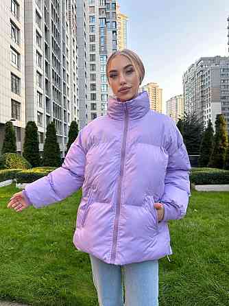 Лавандовая теплая зимняя куртка пуховик с большими секциями и высоким воротником стойкой (пуффер), 42-46 Лубны