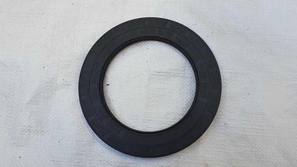Сальник (манжета армована) маточини задньої ЛАЗ 135х200х12. Харків - фото 1