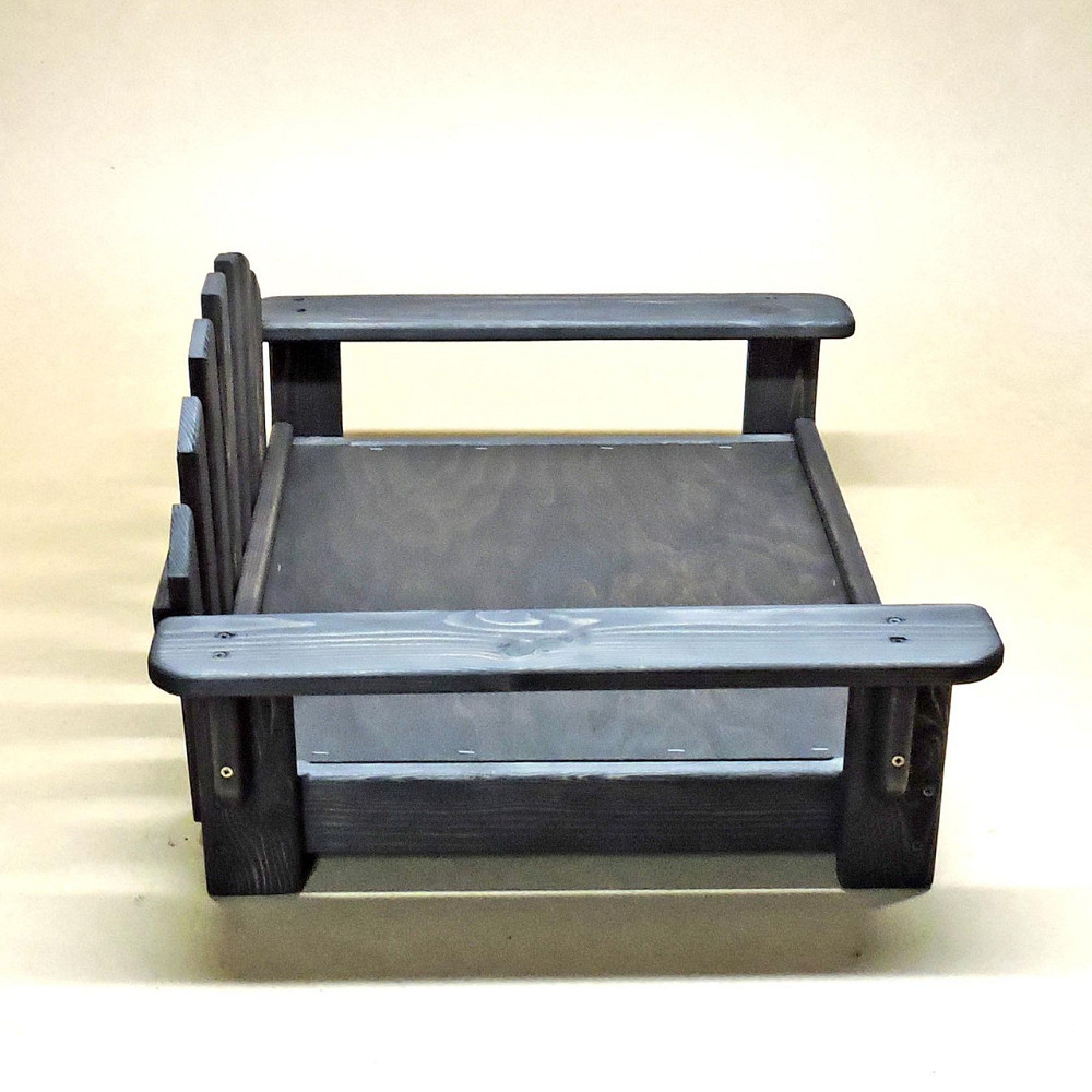 Лежак деревянный для собаки 