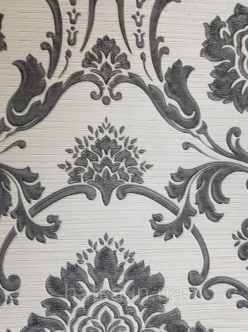 Шпалери вінілові на флізелін Grandeco Montana A45009 метрові вензелі чорні з сріблом на білому під тканина Київ - фото 2