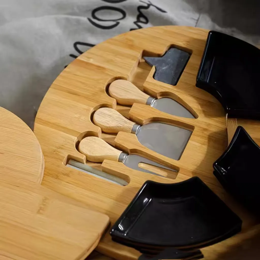 Дошка для сиру і закусок бамбукова кругла з ножами, дерев'яна менажниця діаметр 33 см колір чорний Кам'янець-Подільський - фото 2