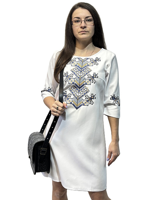 Жіноча білосніжна вишита сукня  «Дерево життя» з синьо-жовтим орнаментом Київ - фото 2